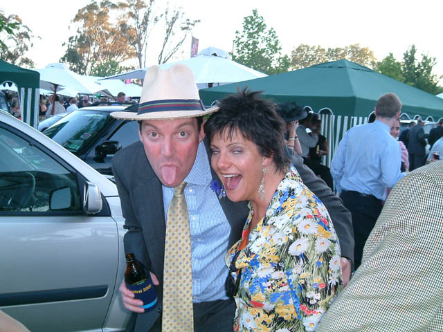 Lizzie en Earl Derby Day 2004
